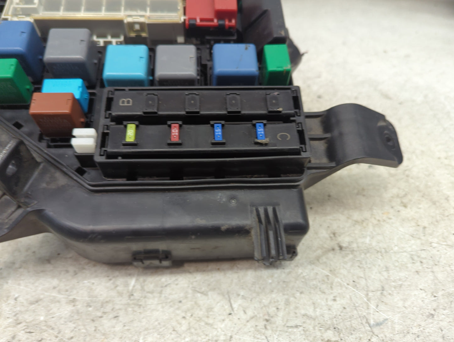 2004-2009 Toyota Prius Fusebox Fuse Box Panel Relay Module Fits Fits 2004 2005 2006 2007 2008 2009 OEM Used Auto Parts - Oem