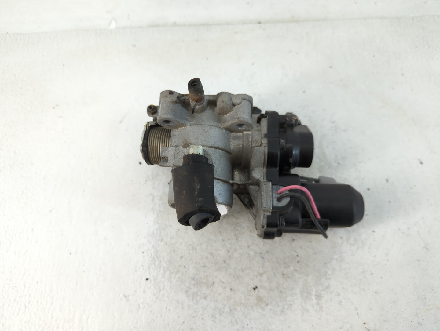 2001-2009 Toyota Prius Throttle Body Fits Fits 2001 2002 2003 2004 2005 2006 2007 2008 2009 OEM Used Auto Parts - Oemusedaut