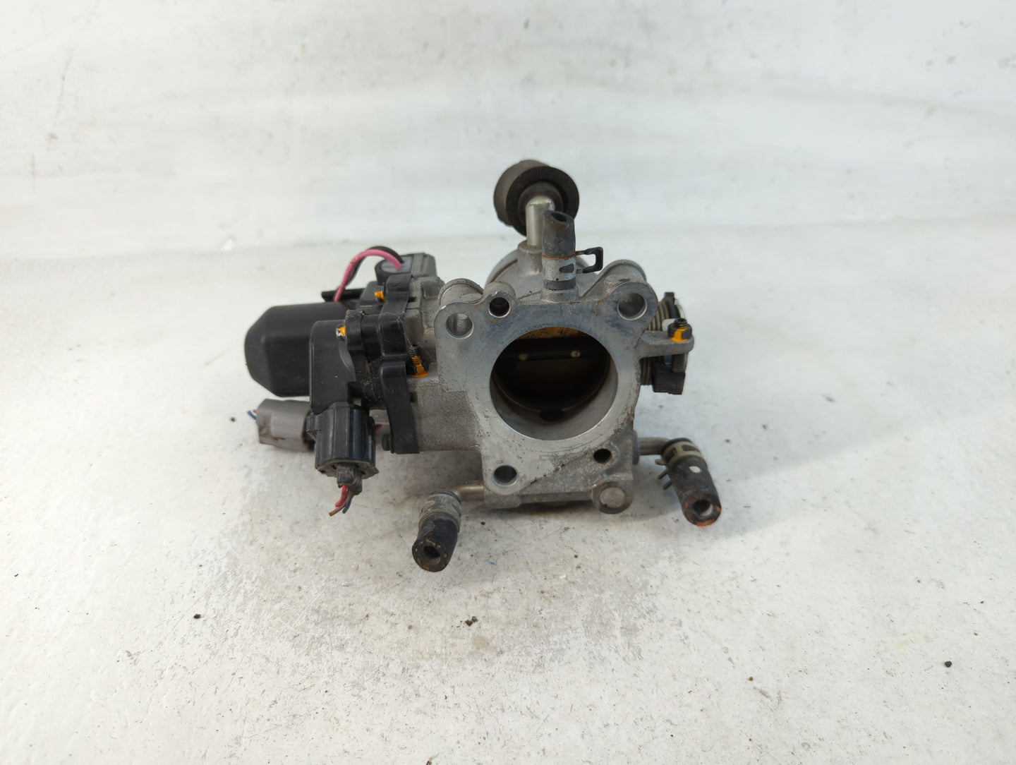 2001-2009 Toyota Prius Throttle Body Fits Fits 2001 2002 2003 2004 2005 2006 2007 2008 2009 OEM Used Auto Parts - Oemusedaut