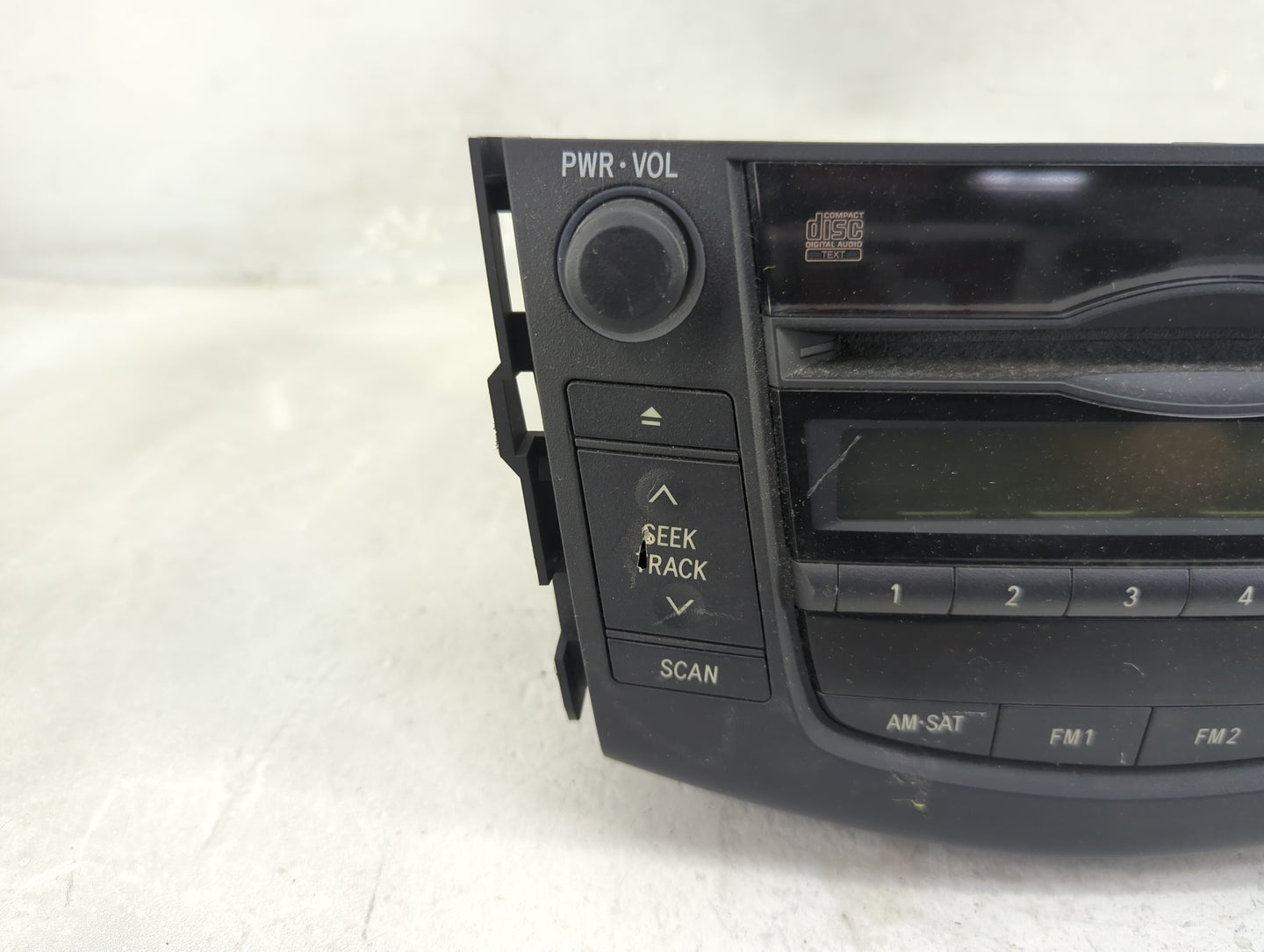 2009-2010 Toyota Rav4 Radio AM FM Cd Player Receiver Replacement P/N:121862-129 Fits Fits 2009 2010 OEM Used Auto Parts - Oe