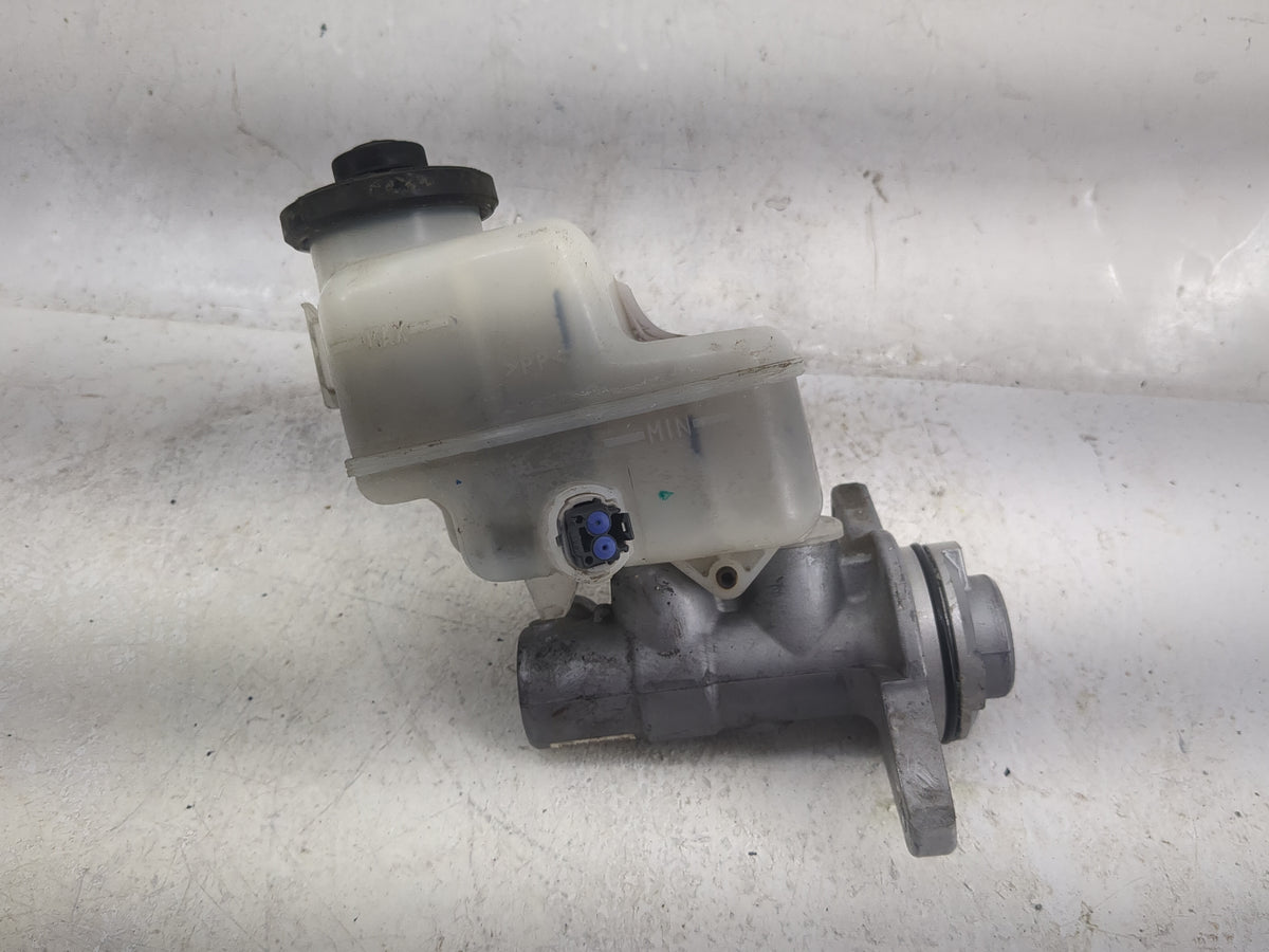 2006-2018 Toyota Rav4 Brake Master Cylinder 1497527 - Oemusedautoparts1.com