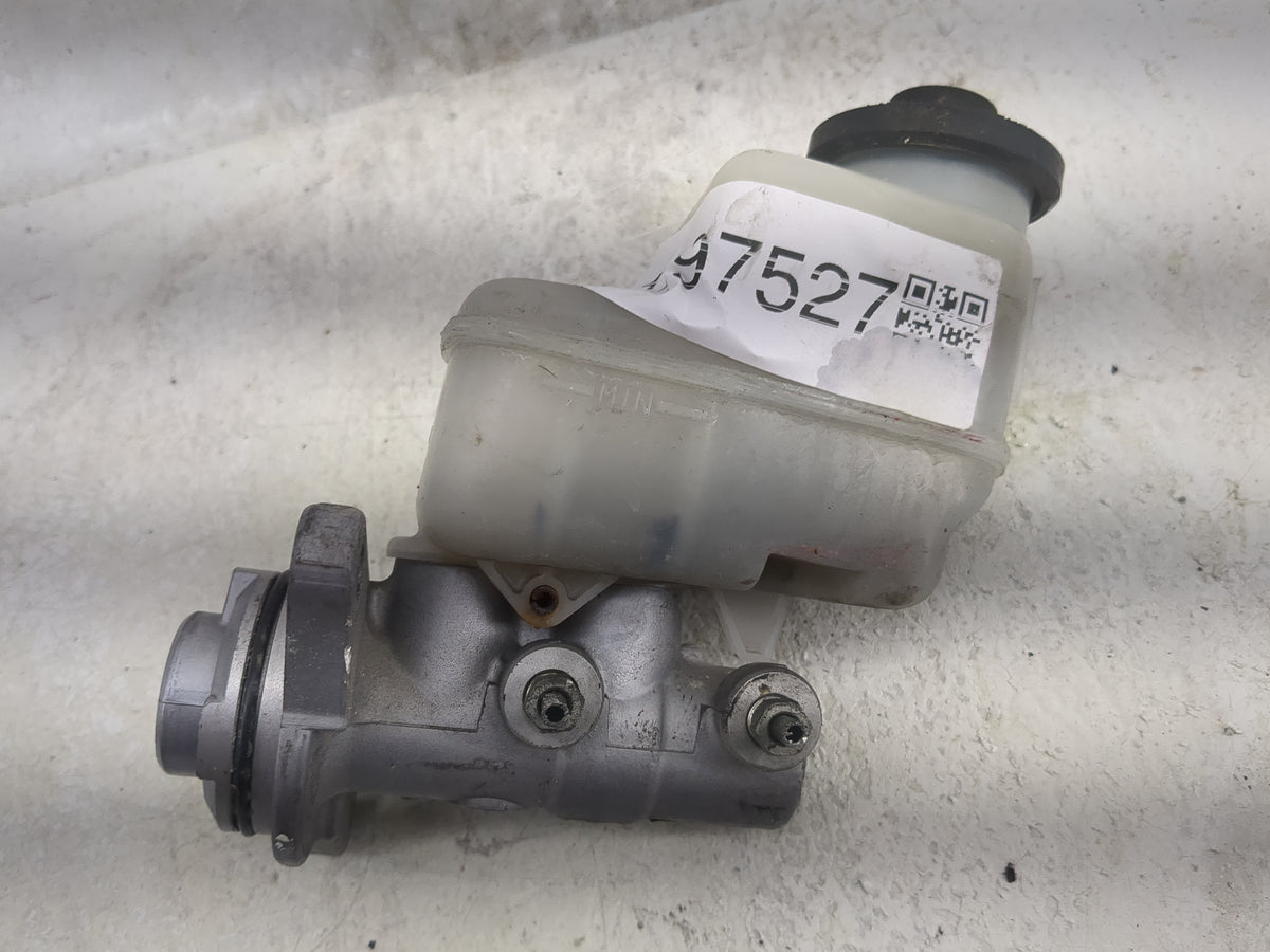 2006-2018 Toyota Rav4 Brake Master Cylinder 1497527 - Oemusedautoparts1.com