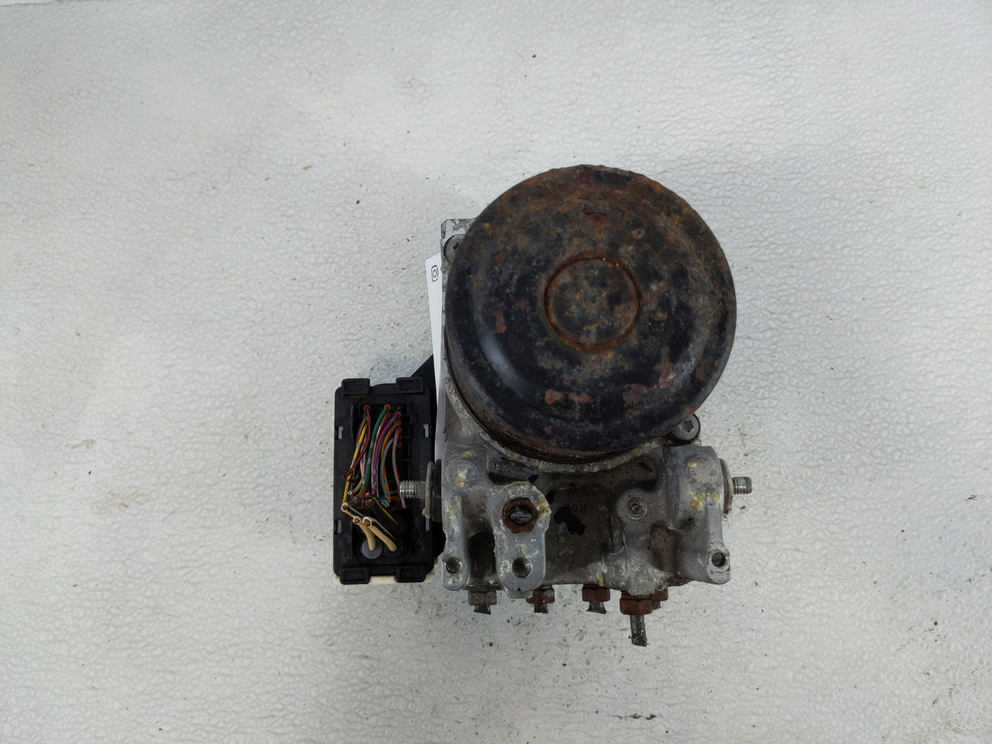 2009-2010 Toyota Sienna ABS Pump Control Module Replacement Fits Fits 2009 2010 OEM Used Auto Parts - Oemusedautoparts1.com