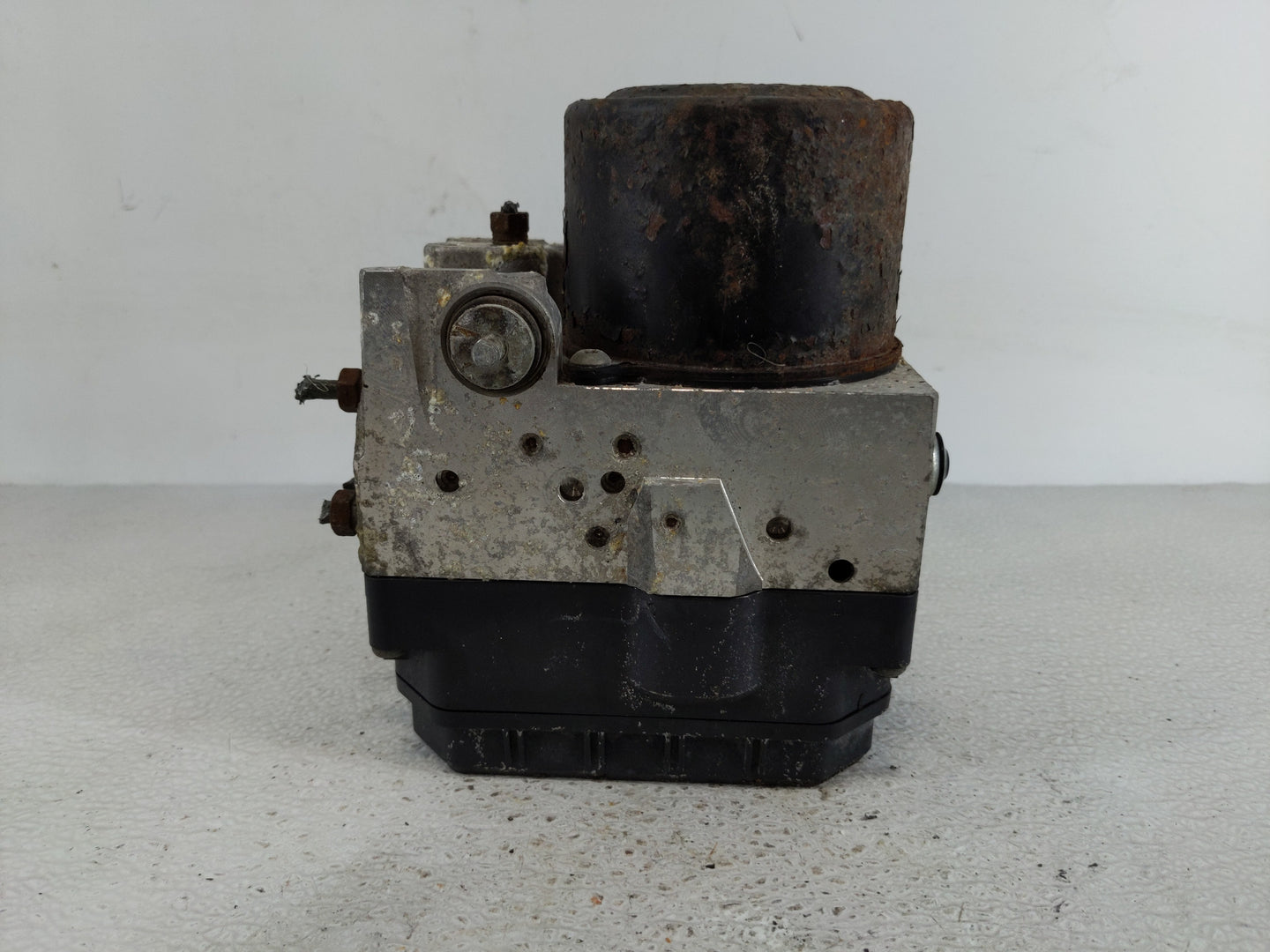 2009-2010 Toyota Sienna ABS Pump Control Module Replacement Fits Fits 2009 2010 OEM Used Auto Parts - Oemusedautoparts1.com