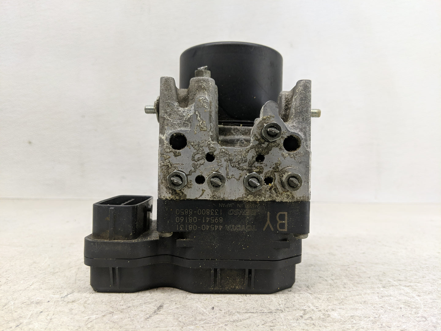 2009-2010 Toyota Sienna ABS Pump Control Module Replacement Fits Fits 2009 2010 OEM Used Auto Parts - Oemusedautoparts1.com