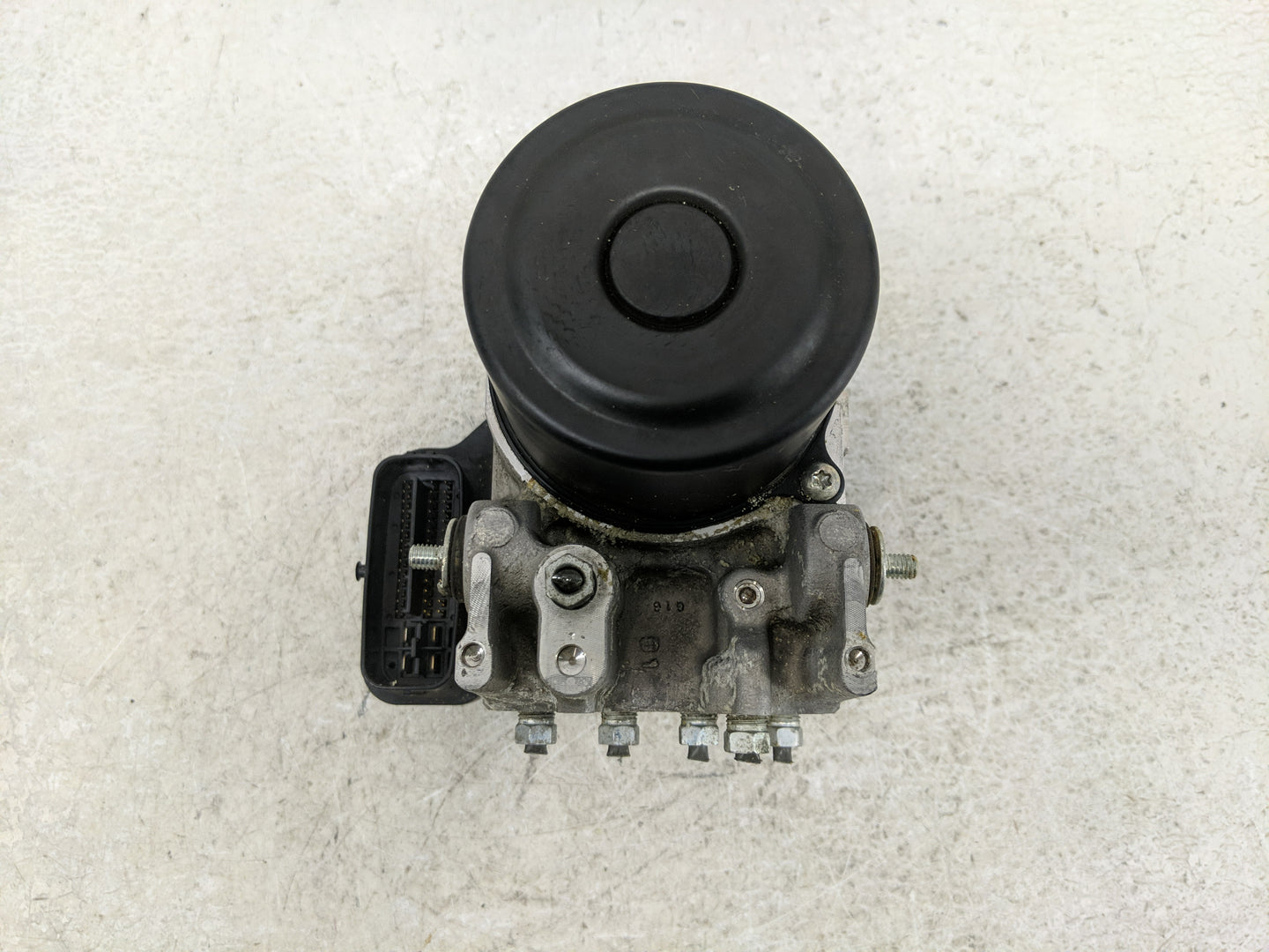 2009-2010 Toyota Sienna ABS Pump Control Module Replacement Fits Fits 2009 2010 OEM Used Auto Parts - Oemusedautoparts1.com
