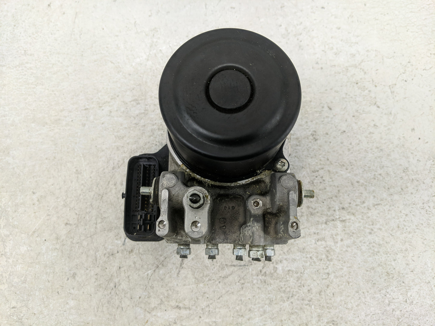 2009-2010 Toyota Sienna ABS Pump Control Module Replacement Fits Fits 2009 2010 OEM Used Auto Parts - Oemusedautoparts1.com