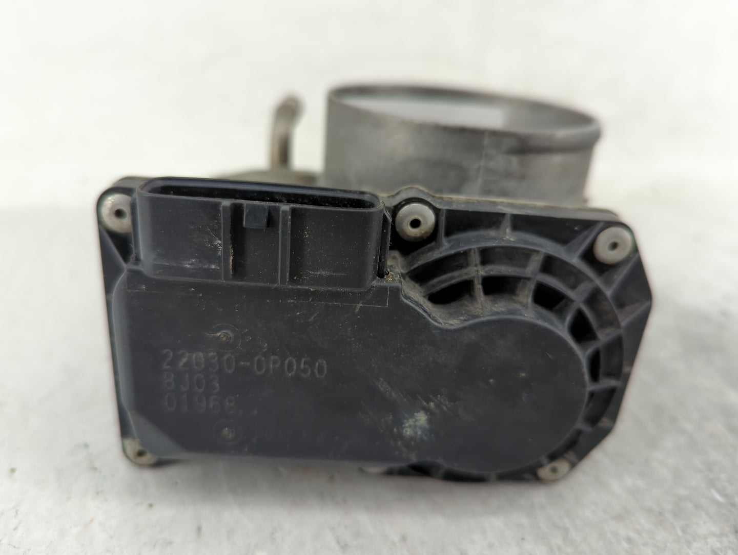 2007-2016 Toyota Sienna Throttle Body P/N:22030-0P050 Fits OEM Used Auto Parts - Oemusedautoparts1.com