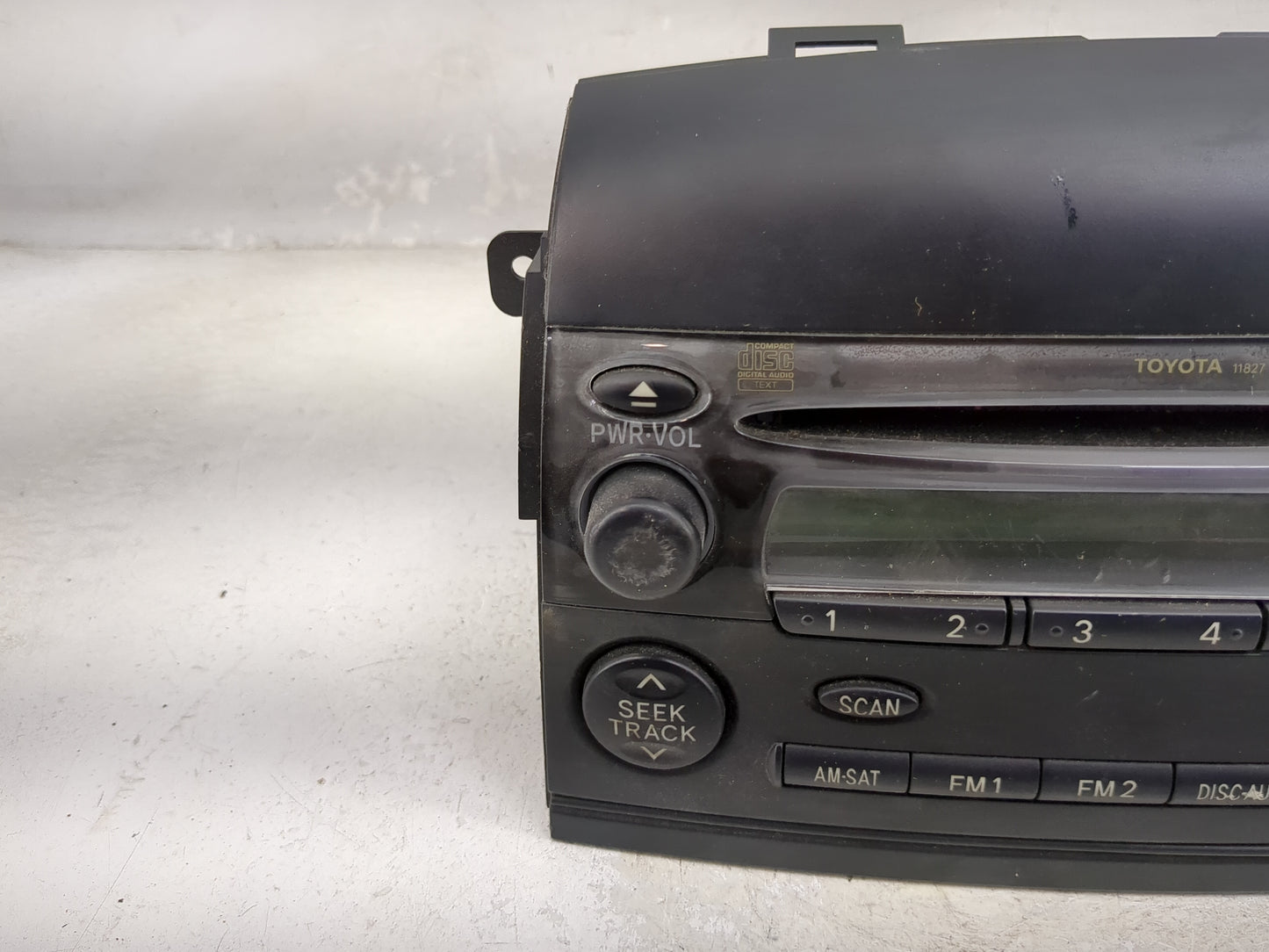 2008-2010 Toyota Sienna Radio AM FM Cd Player Receiver Replacement P/N:CN5205RDO100 121861-973 Fits Fits 2008 2009 2010 OEM 