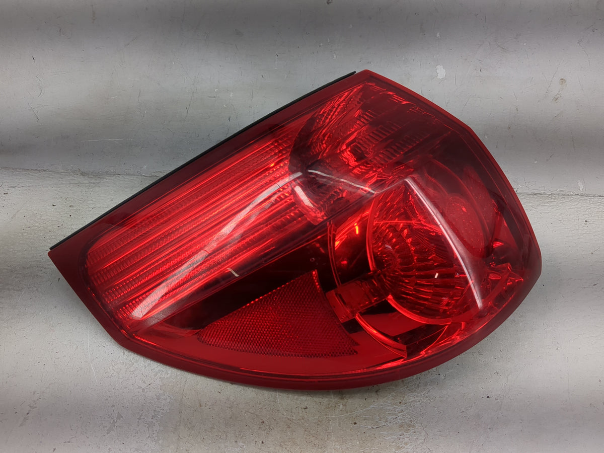 2006-2010 Toyota Sienna Tail Light Assembly Driver Left OEM Fits Fits 2006 2007 2008 2009 2010 OEM Used Auto Parts - Oemused