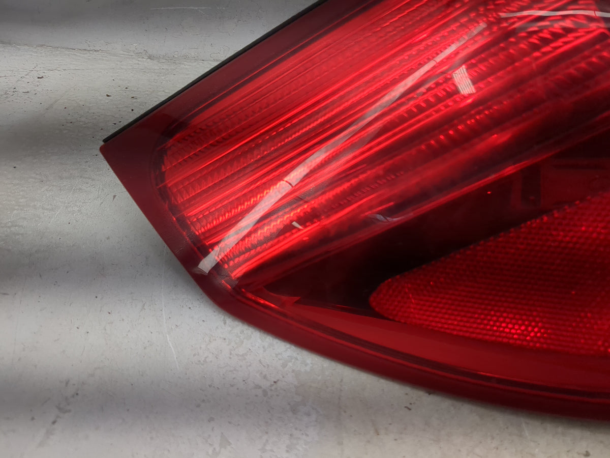 2006-2010 Toyota Sienna Tail Light Assembly Driver Left OEM Fits Fits 2006 2007 2008 2009 2010 OEM Used Auto Parts - Oemused