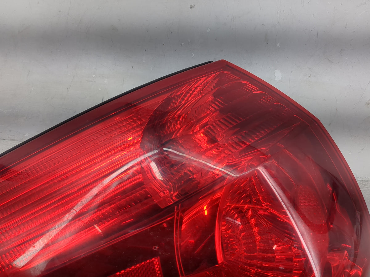 2006-2010 Toyota Sienna Tail Light Assembly Driver Left OEM Fits Fits 2006 2007 2008 2009 2010 OEM Used Auto Parts - Oemused