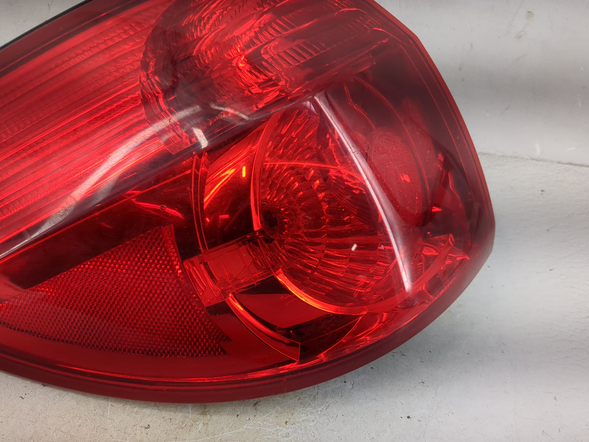 2006-2010 Toyota Sienna Tail Light Assembly Driver Left OEM Fits Fits 2006 2007 2008 2009 2010 OEM Used Auto Parts - Oemused