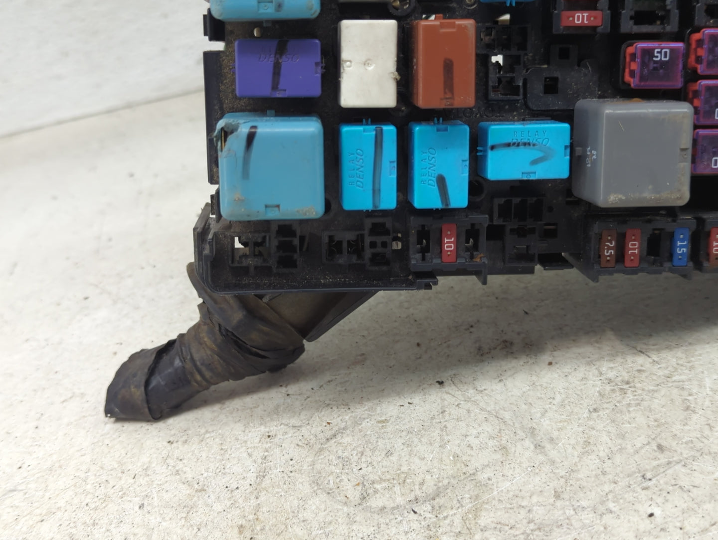 2005-2011 Toyota Tacoma Fusebox Fuse Box Panel Relay Module P/N:TMB-36 9023601811200388 Fits OEM Used Auto Parts - Oemusedau