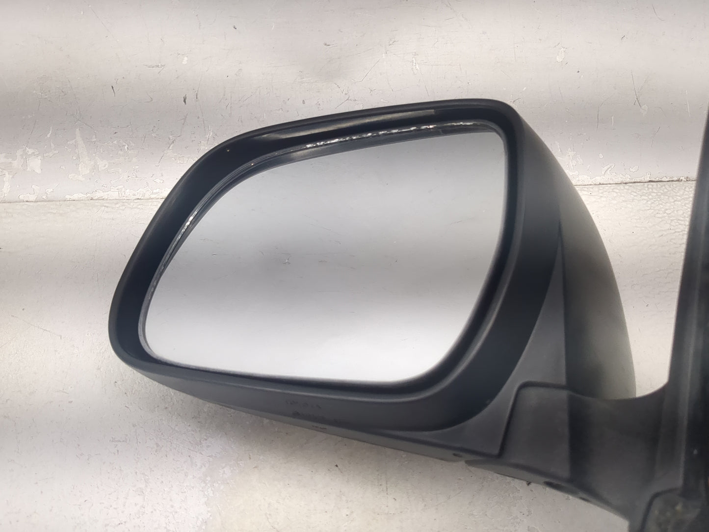 2005-2011 Toyota Tacoma Driver Side View Mirror - Left Door Mirror OEM Used - Oemusedautoparts1.com