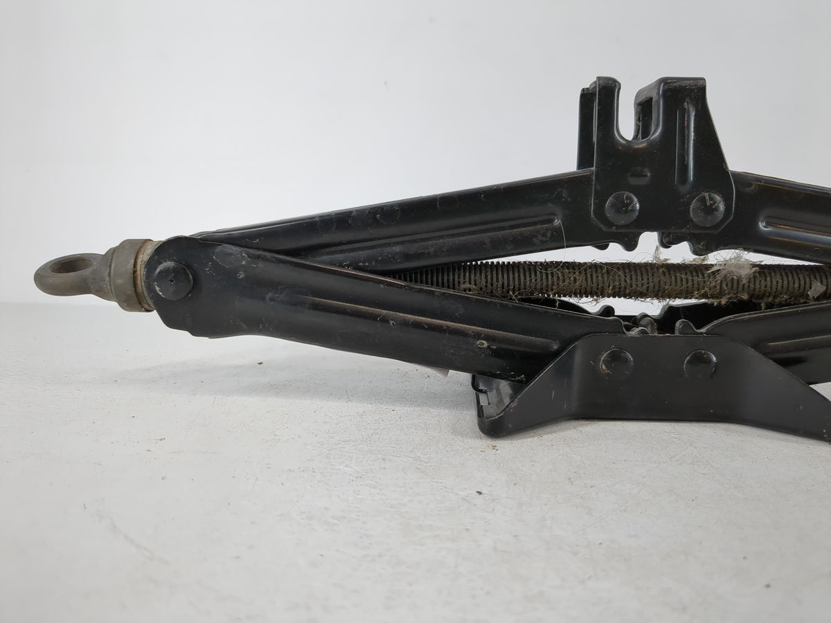 2009 Toyota Yaris Spare Scissor Car Jack - Oemusedautoparts1.com