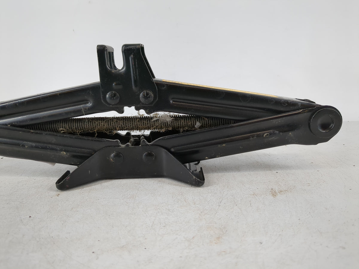 2009 Toyota Yaris Spare Scissor Car Jack - Oemusedautoparts1.com