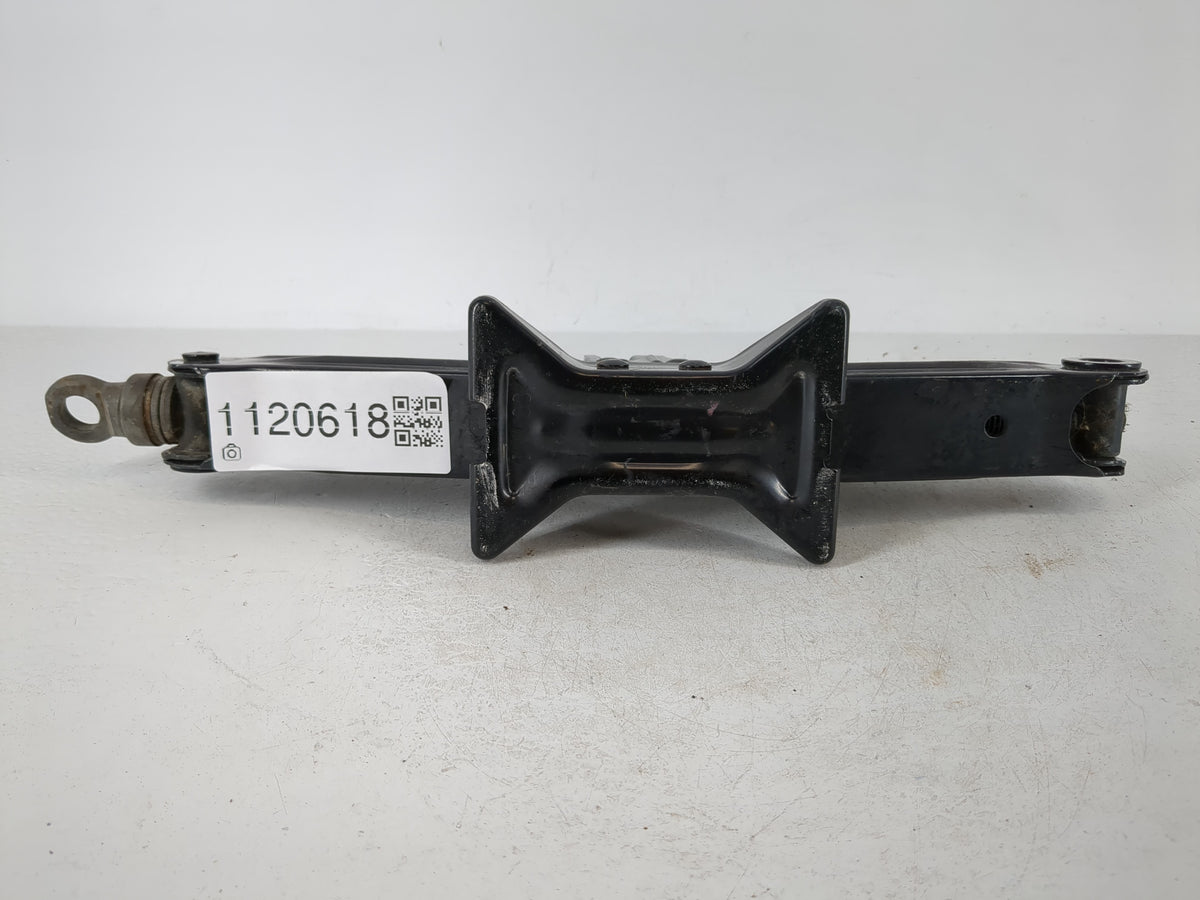2009 Toyota Yaris Spare Scissor Car Jack - Oemusedautoparts1.com