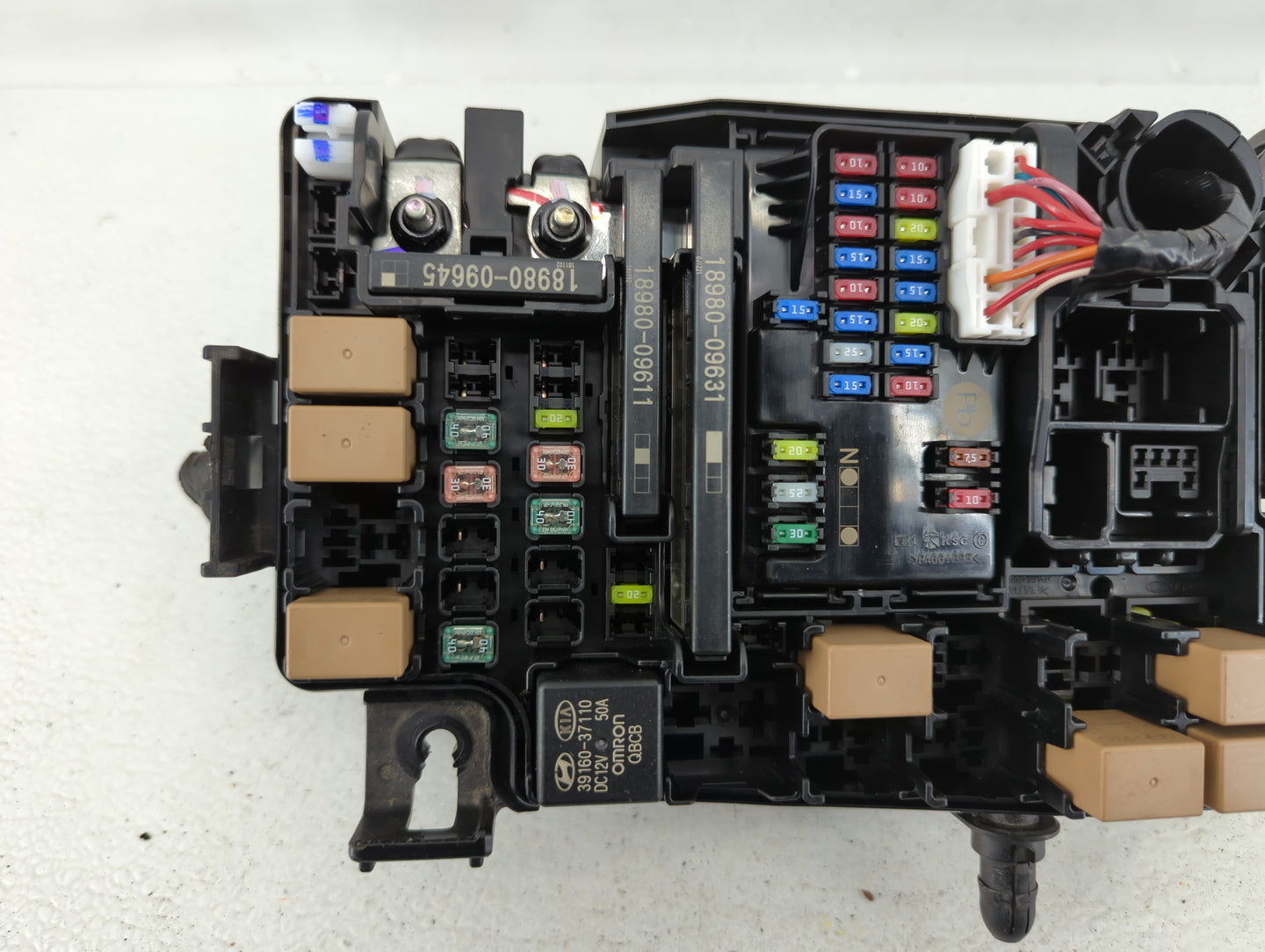 2006-2011 Toyota Yaris Fusebox Fuse Box Panel Relay Module P/N:82662-52301 Fits Fits 2006 2007 2008 2009 2010 2011 OEM Used 