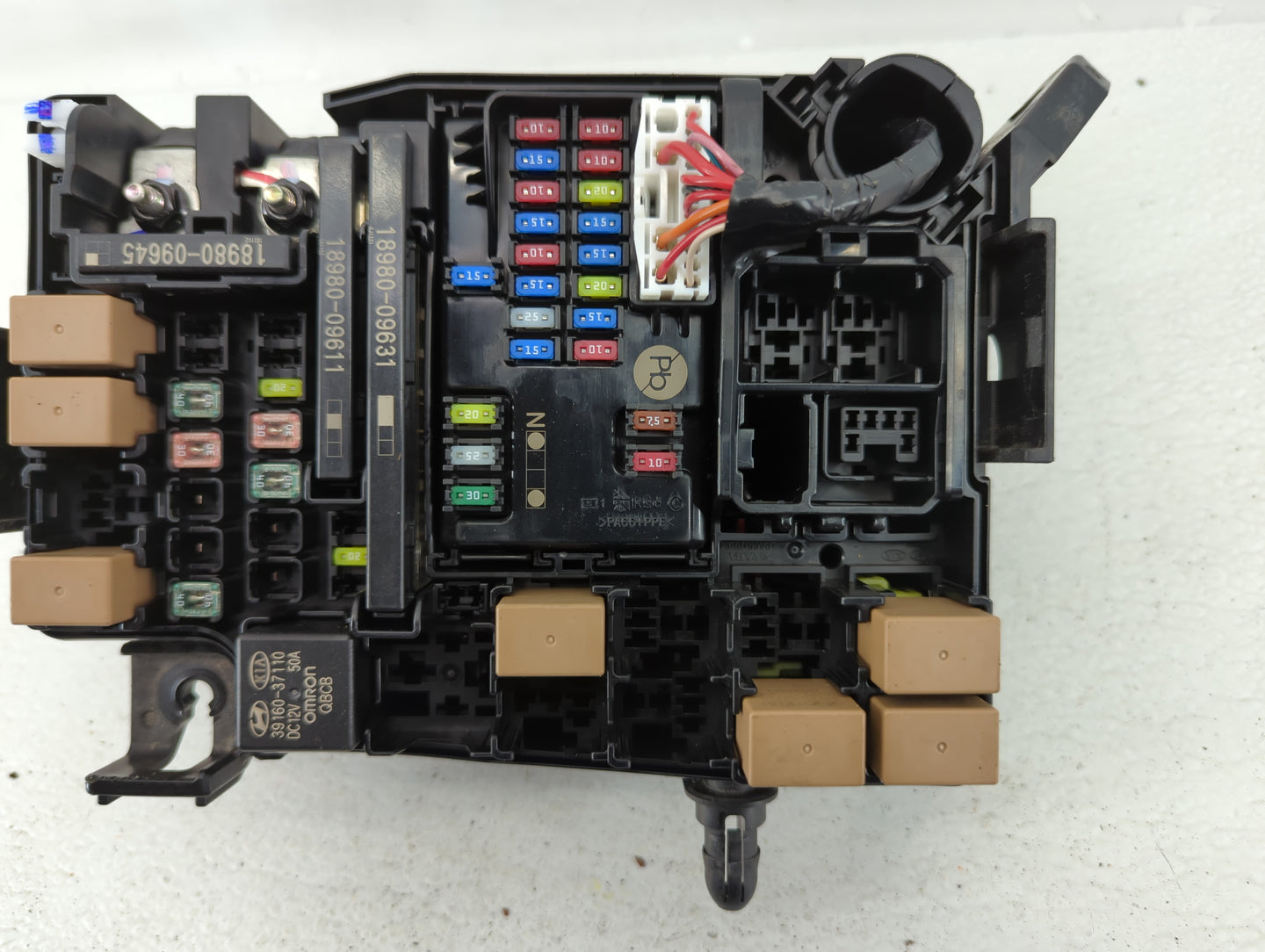 2006-2011 Toyota Yaris Fusebox Fuse Box Panel Relay Module P/N:82662-52301 Fits Fits 2006 2007 2008 2009 2010 2011 OEM Used 