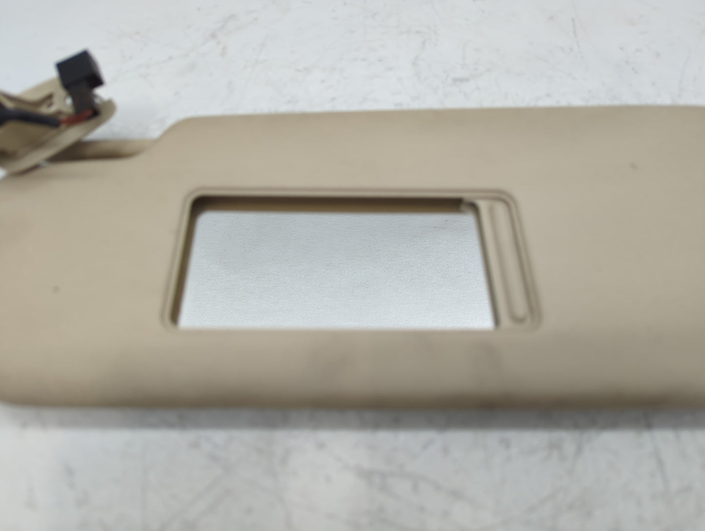 2009-2017 Volkswagen Cc Sun Visor Shade Replacement Driver Left Mirror Fits OEM Used Auto Parts - Oemusedautoparts1.com