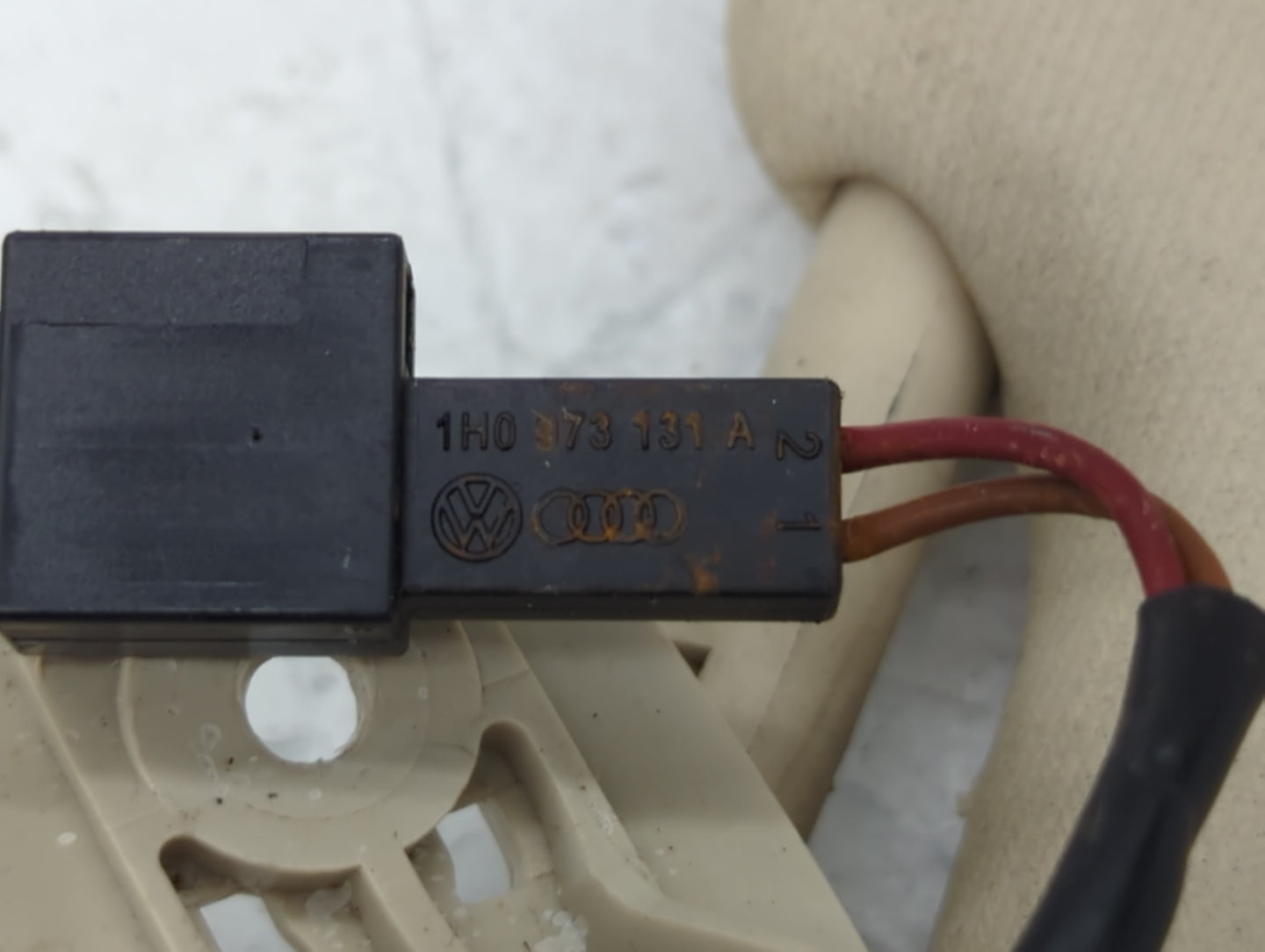 2009-2017 Volkswagen Cc Sun Visor Shade Replacement Driver Left Mirror Fits OEM Used Auto Parts - Oemusedautoparts1.com