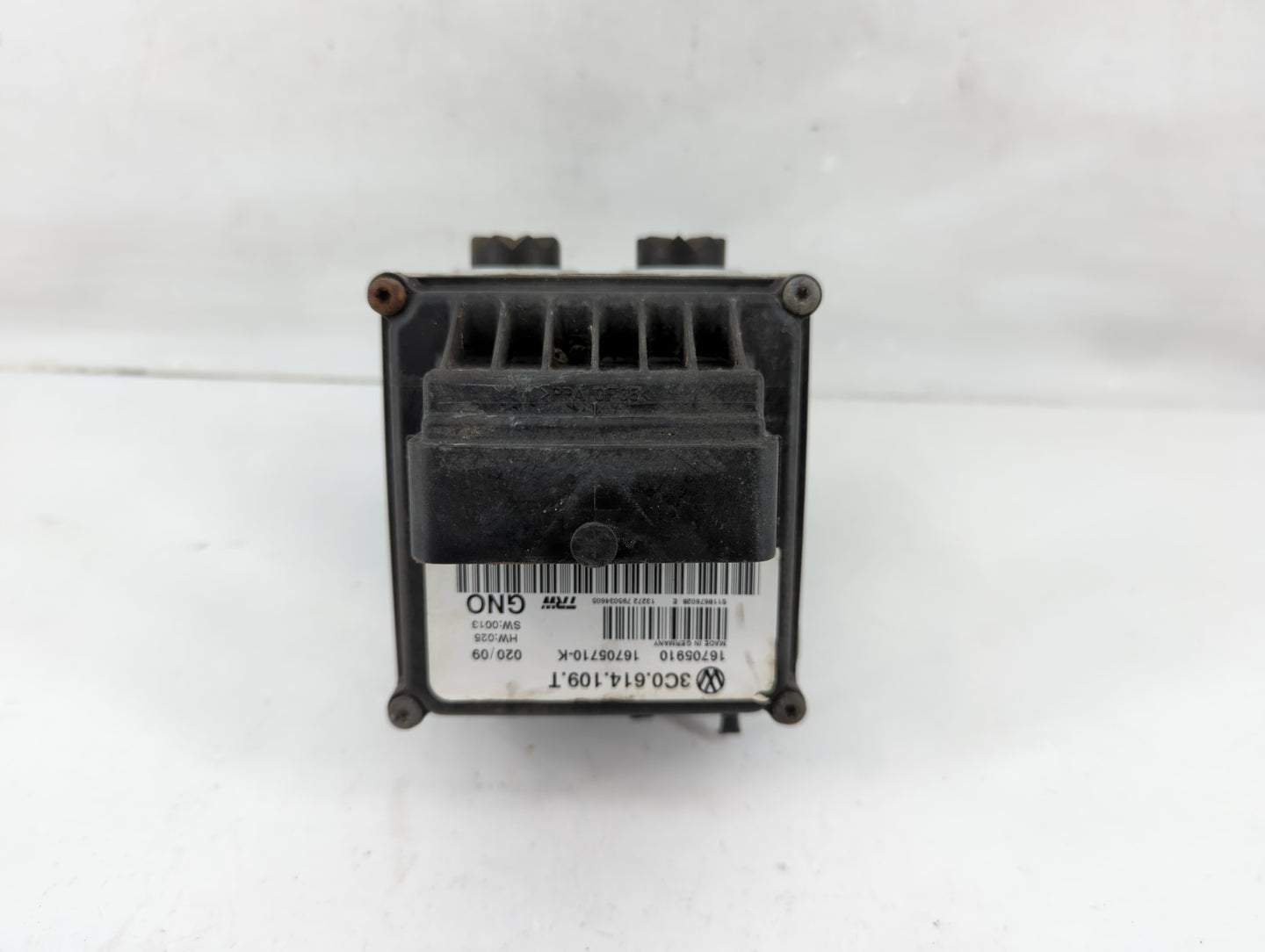 2009 Volkswagen Cc ABS Pump Control Module Replacement Fits OEM Used Auto Parts - Oemusedautoparts1.com