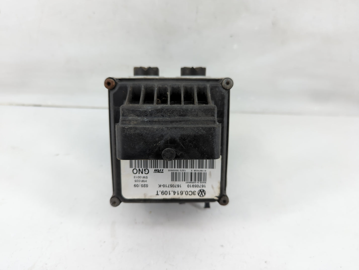 2009 Volkswagen Cc ABS Pump Control Module Replacement Fits OEM Used Auto Parts - Oemusedautoparts1.com
