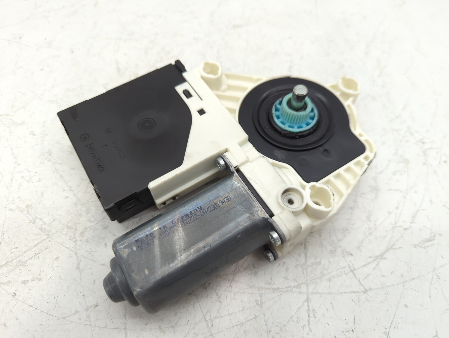 2009 Volkswagen Cc Passenger Front Right Power Window Motor - Oemusedautoparts1.com