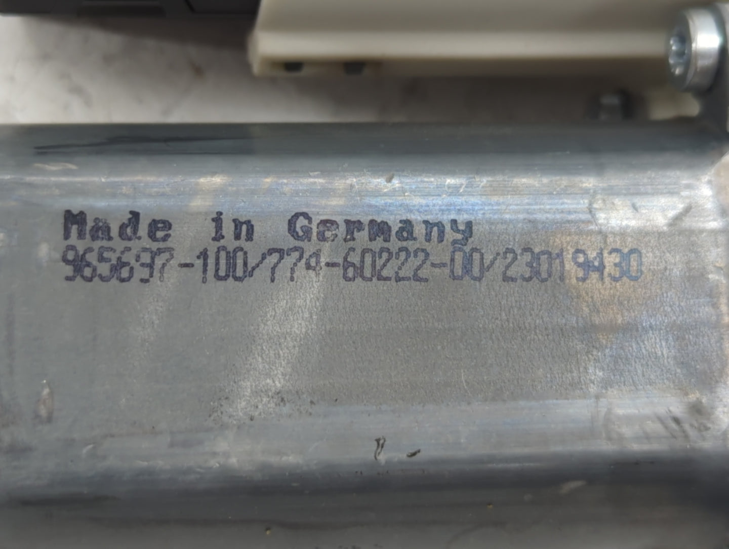 2009 Volkswagen Cc Passenger Front Right Power Window Motor - Oemusedautoparts1.com