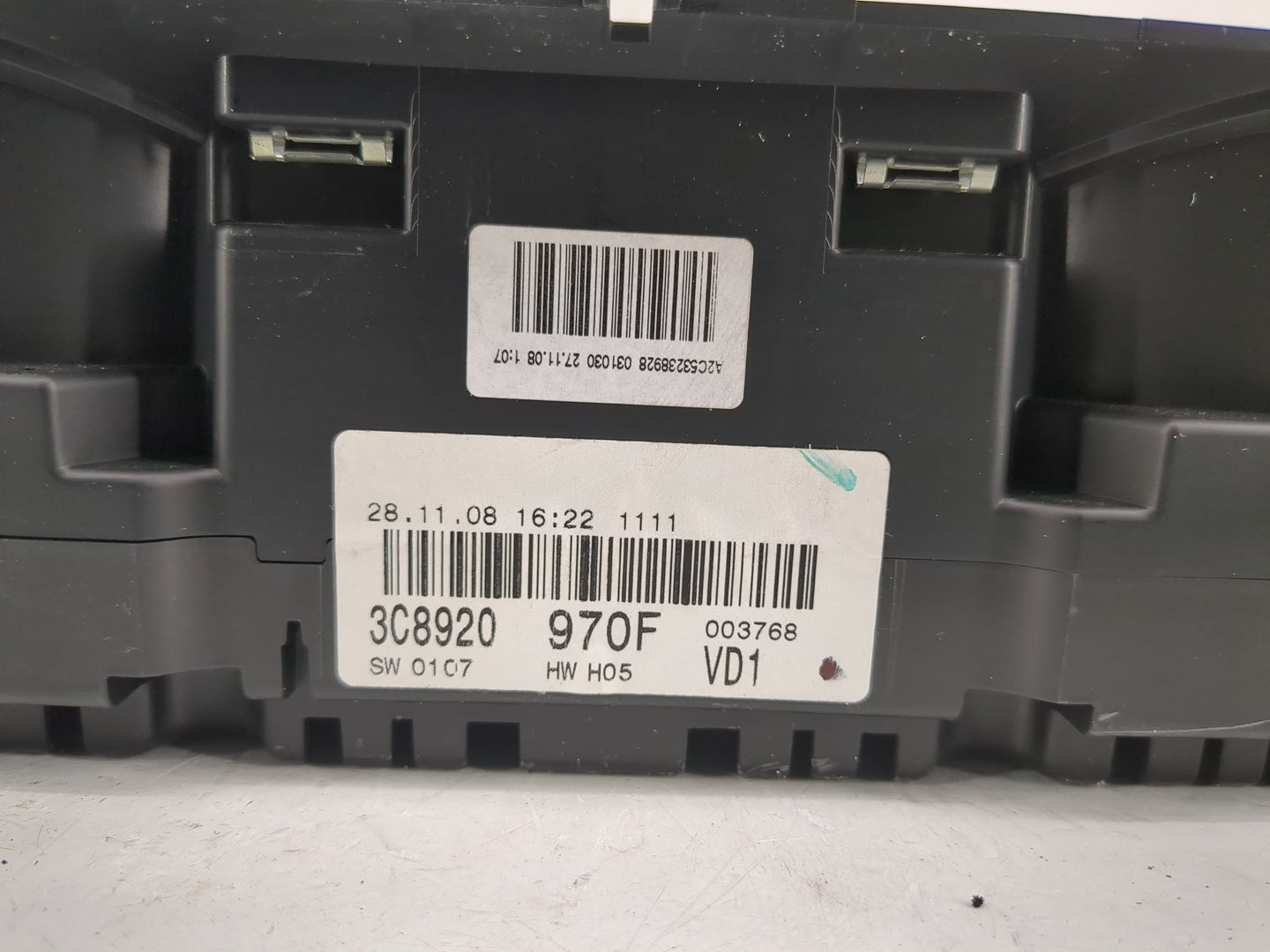 2009-2010 Volkswagen Cc Instrument Cluster Speedometer Gauges P/N:3C8920 970F Fits Fits 2009 2010 OEM Used Auto Parts - Oemu