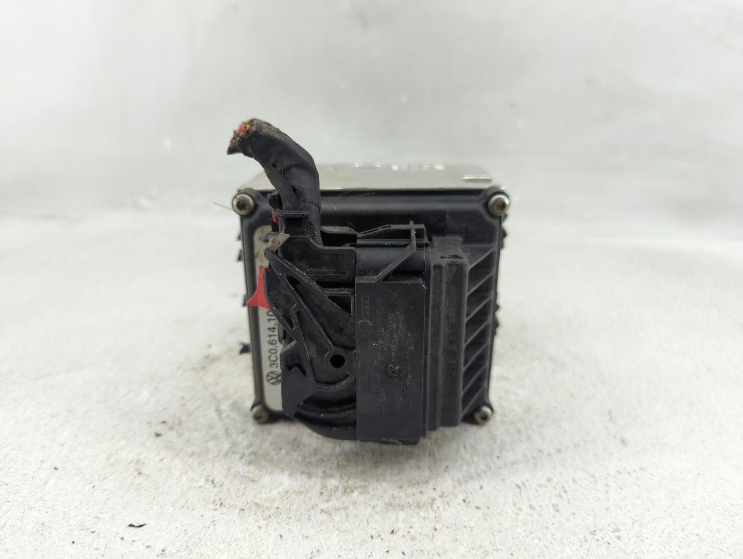 2009-2010 Volkswagen Cc ABS Pump Control Module Replacement P/N:69100067 Fits Fits 2009 2010 OEM Used Auto Parts - Oemusedau