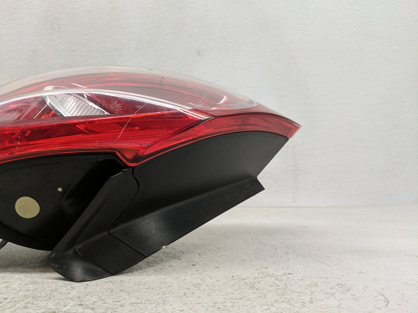 2009-2012 Volkswagen Cc Tail Light Assembly Passenger Right OEM P/N:158 3C8945094E Fits Fits 2009 2010 2011 2012 OEM Used Au