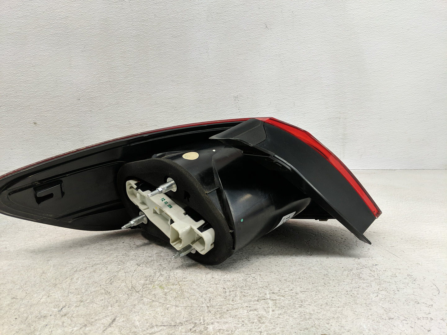 2009-2012 Volkswagen Cc Tail Light Assembly Passenger Right OEM P/N:158 3C8945094E Fits Fits 2009 2010 2011 2012 OEM Used Au