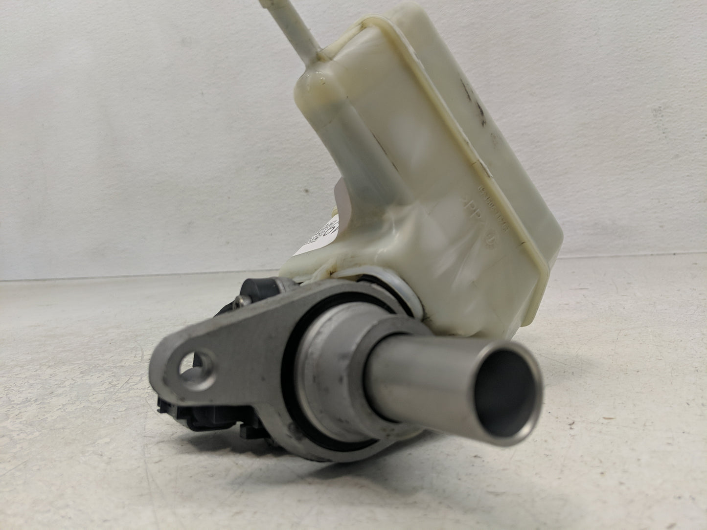 2009-2017 Volkswagen Cc Brake Master Cylinder - Oemusedautoparts1.com