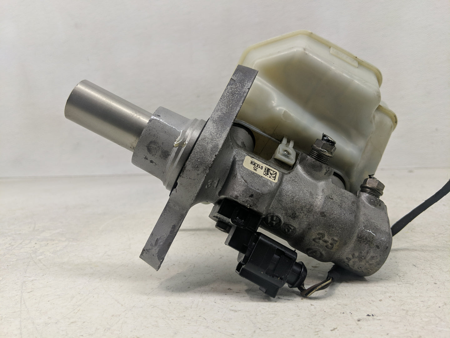 2009-2017 Volkswagen Cc Brake Master Cylinder - Oemusedautoparts1.com