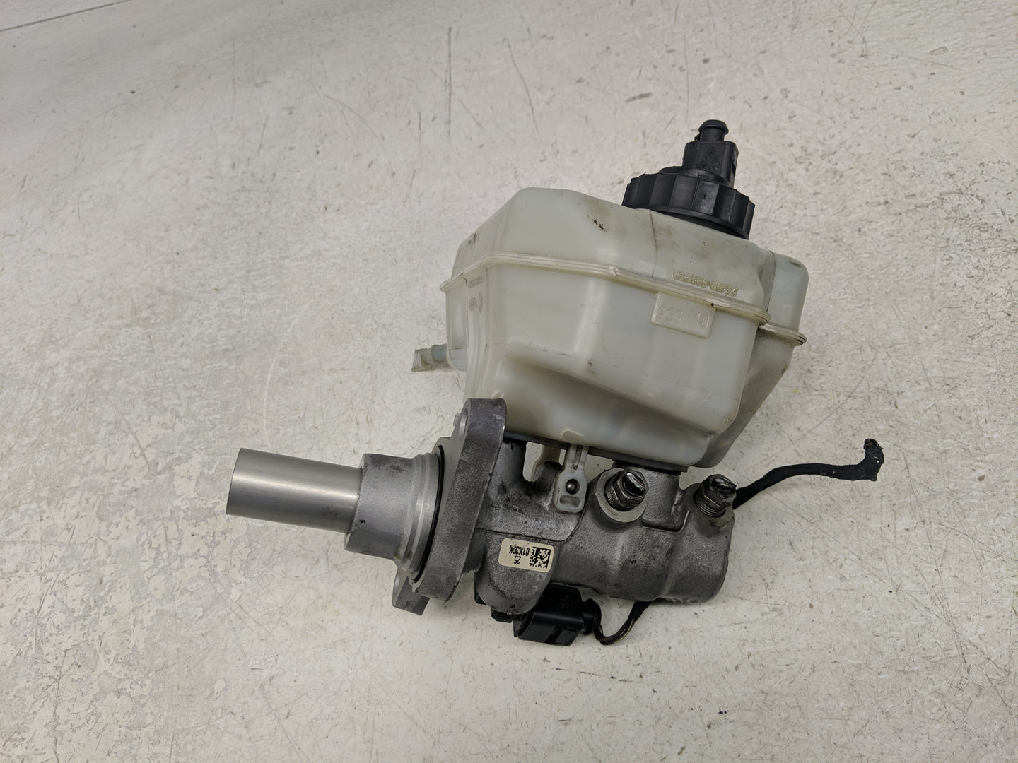 2009-2017 Volkswagen Cc Brake Master Cylinder - Oemusedautoparts1.com