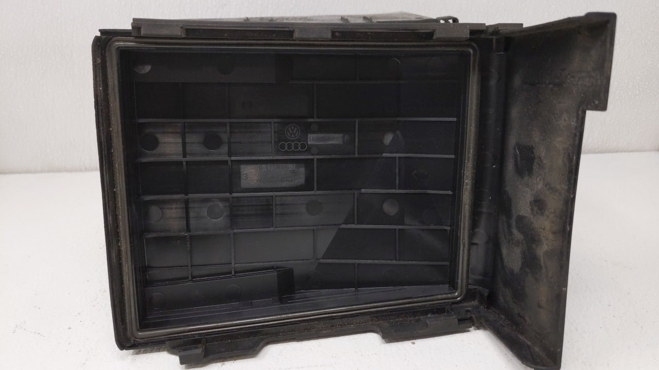 2009-2012 Volkswagen Cc Fusebox Fuse Box Panel Relay Module P/N:3C0 937 125 6359-2777 Fits Fits 2009 2010 2011 2012 OEM Used