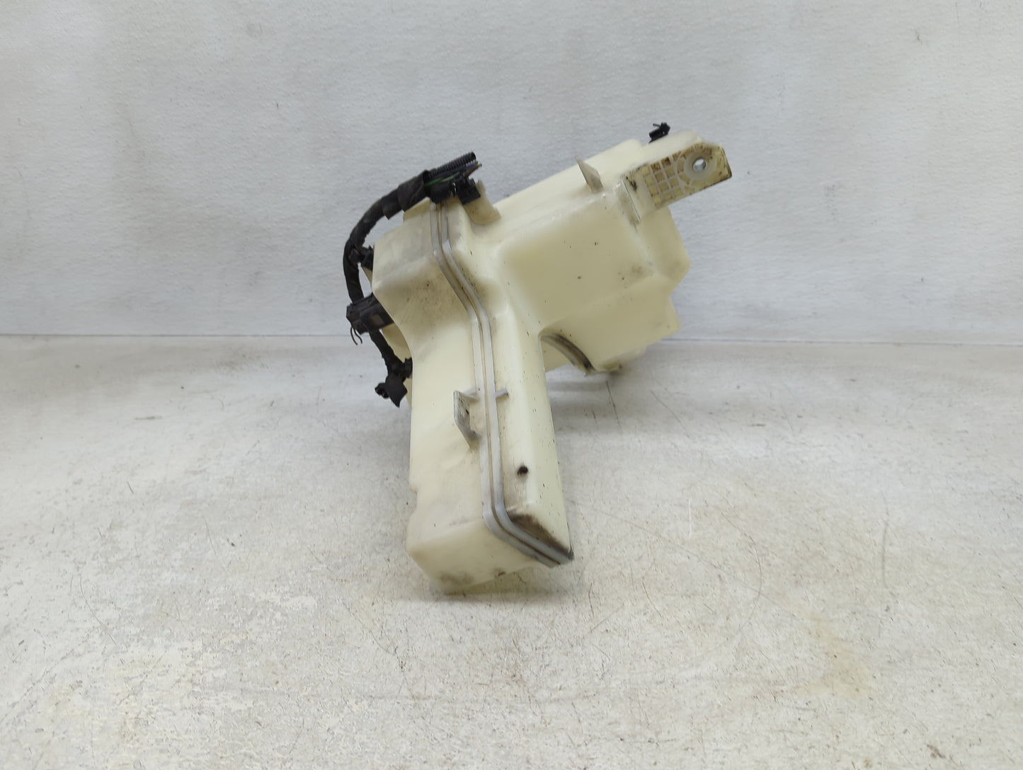 2009-2012 Volkswagen Cc Windshield Washer Fluid Reservoir Bottle Oem - Oemusedautoparts1.com
