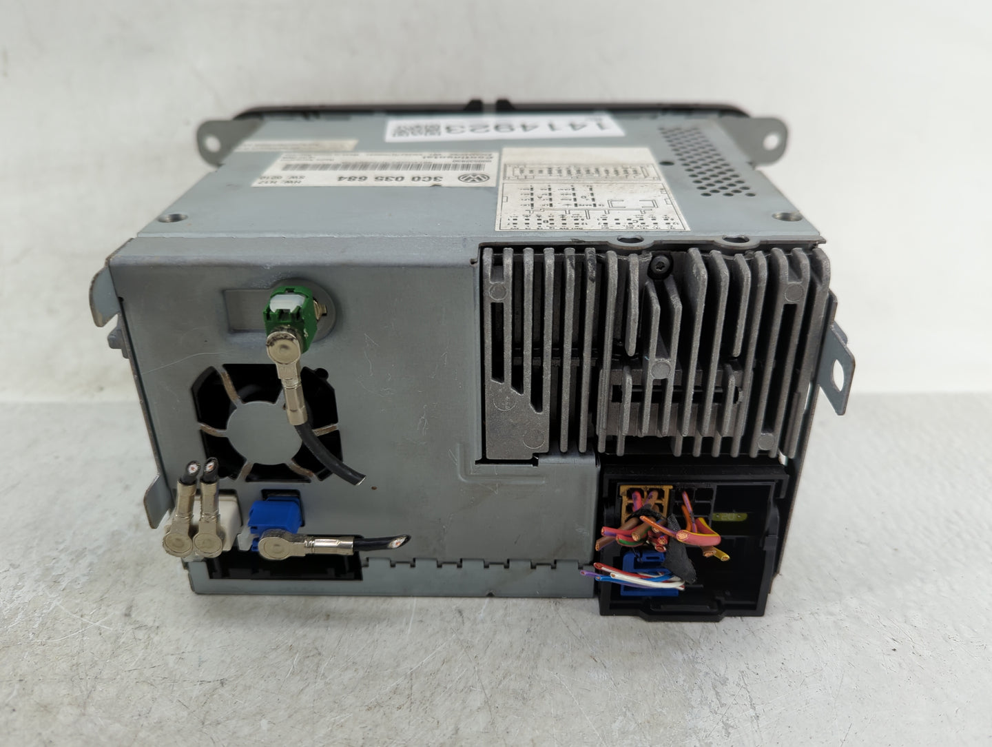 2009-2012 Volkswagen Cc Radio AM FM Cd Player Receiver Replacement P/N:3C0 035 684 Fits Fits 2009 2010 2011 2012 OEM Used Au