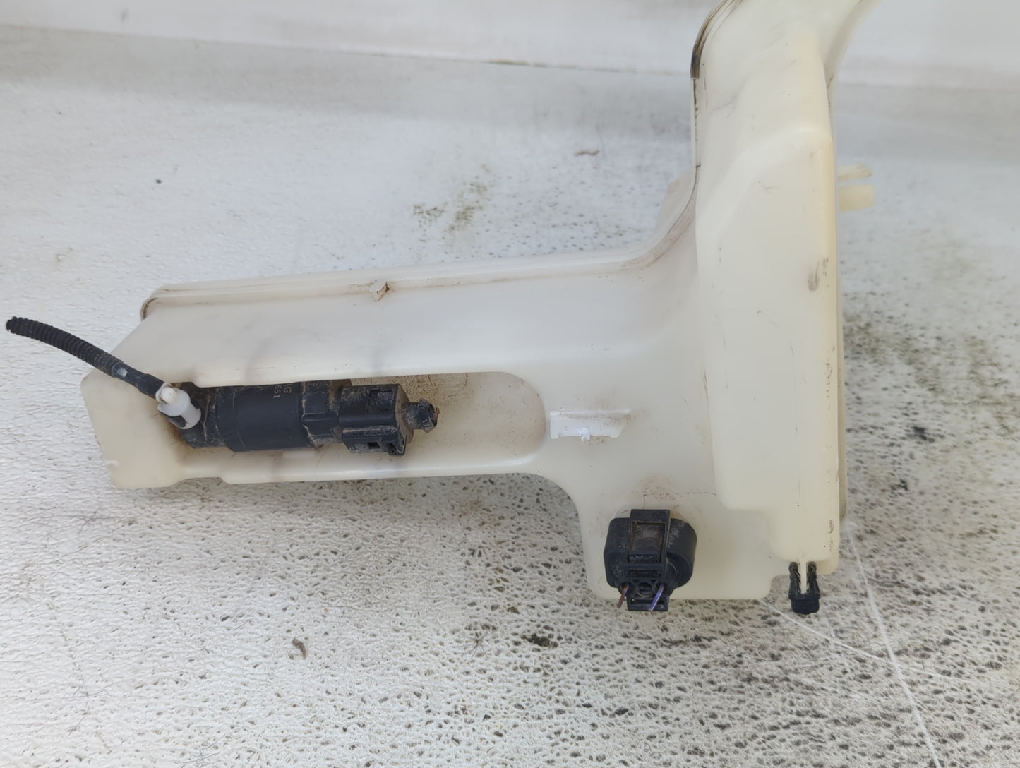 2009-2012 Volkswagen Cc Windshield Washer Fluid Reservoir Bottle Oem - Oemusedautoparts1.com