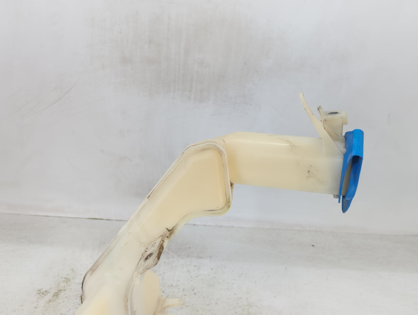 2009-2012 Volkswagen Cc Windshield Washer Fluid Reservoir Bottle Oem - Oemusedautoparts1.com