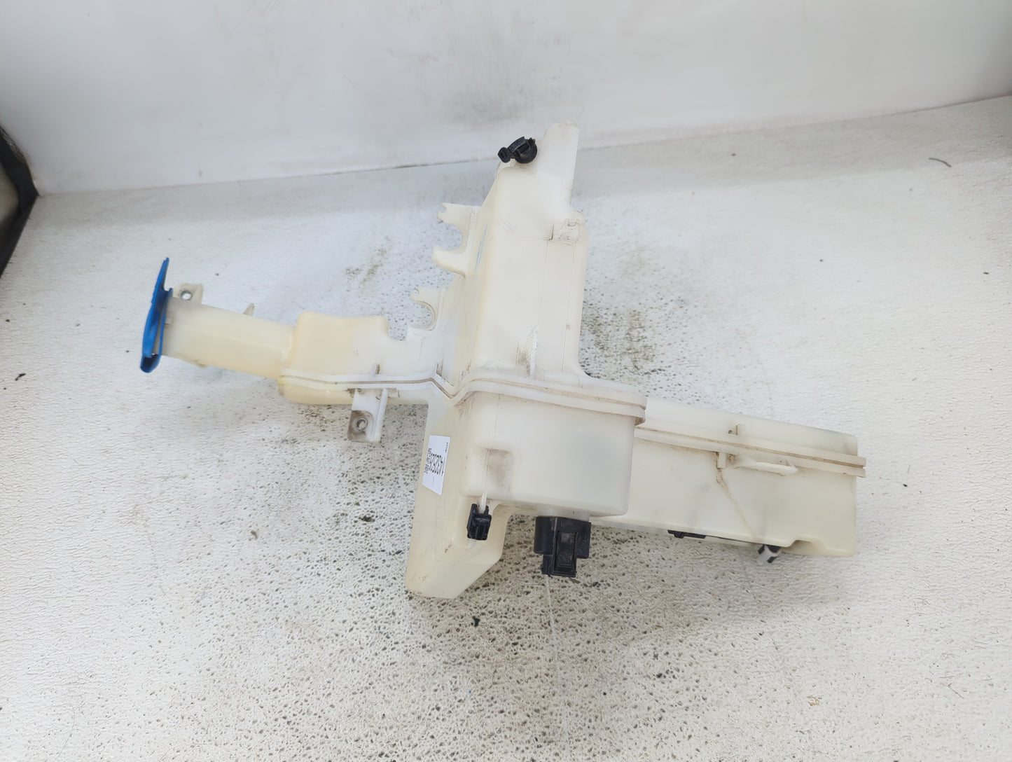 2009-2012 Volkswagen Cc Windshield Washer Fluid Reservoir Bottle Oem - Oemusedautoparts1.com