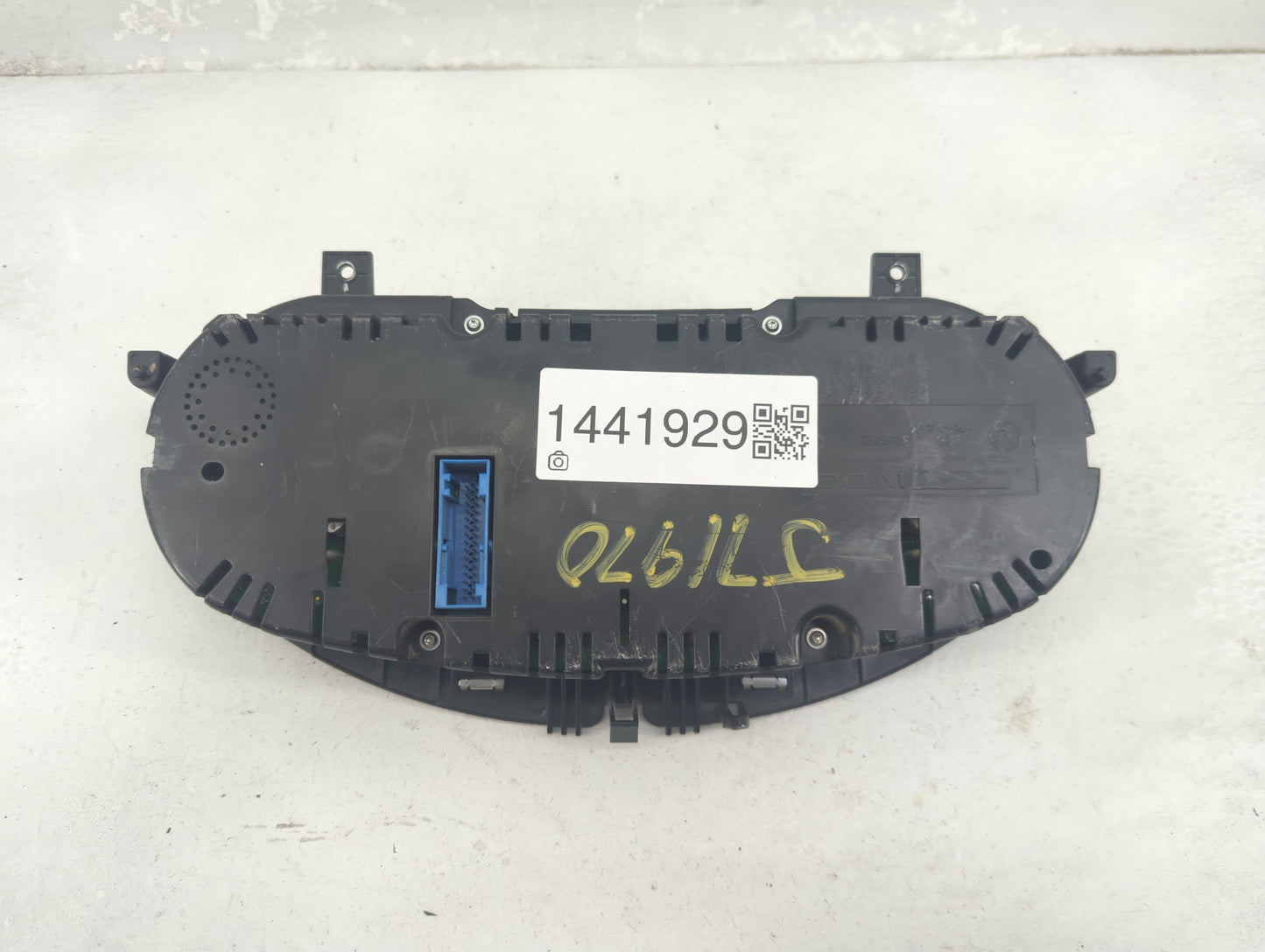 2009-2010 Volkswagen Cc Instrument Cluster Speedometer Gauges P/N:3C8920970F Fits Fits 2009 2010 OEM Used Auto Parts - Oemus