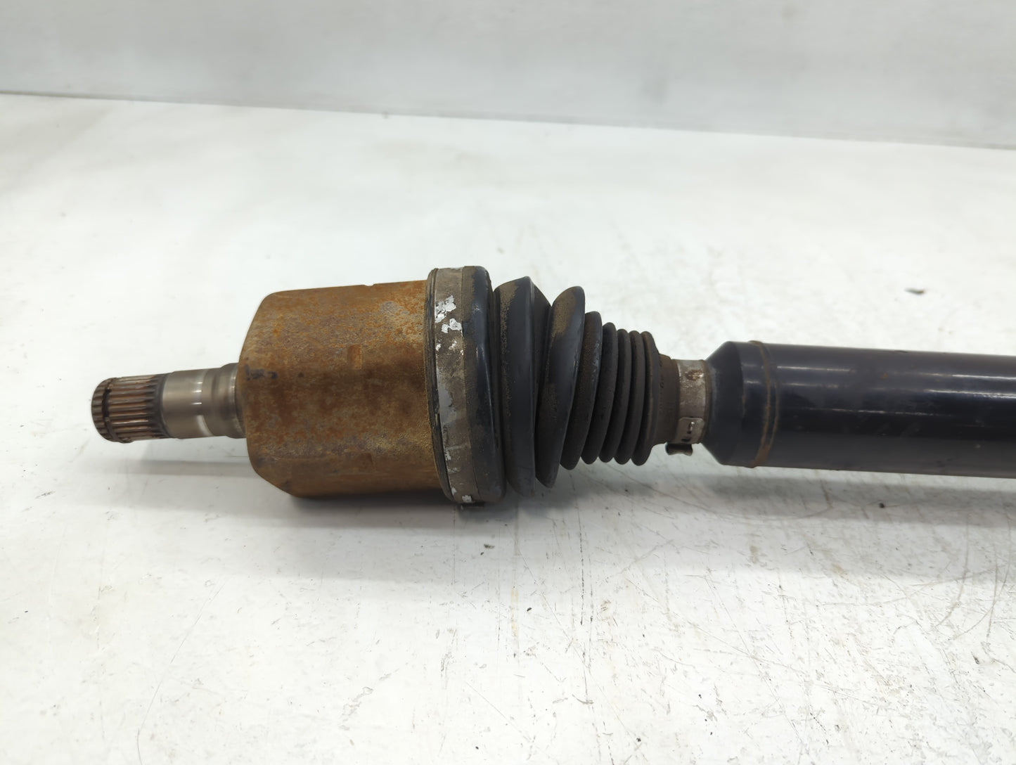 2009-2010 Volkswagen Cc Axle Shaft Front Passenger Cv C/v - Oemusedautoparts1.com