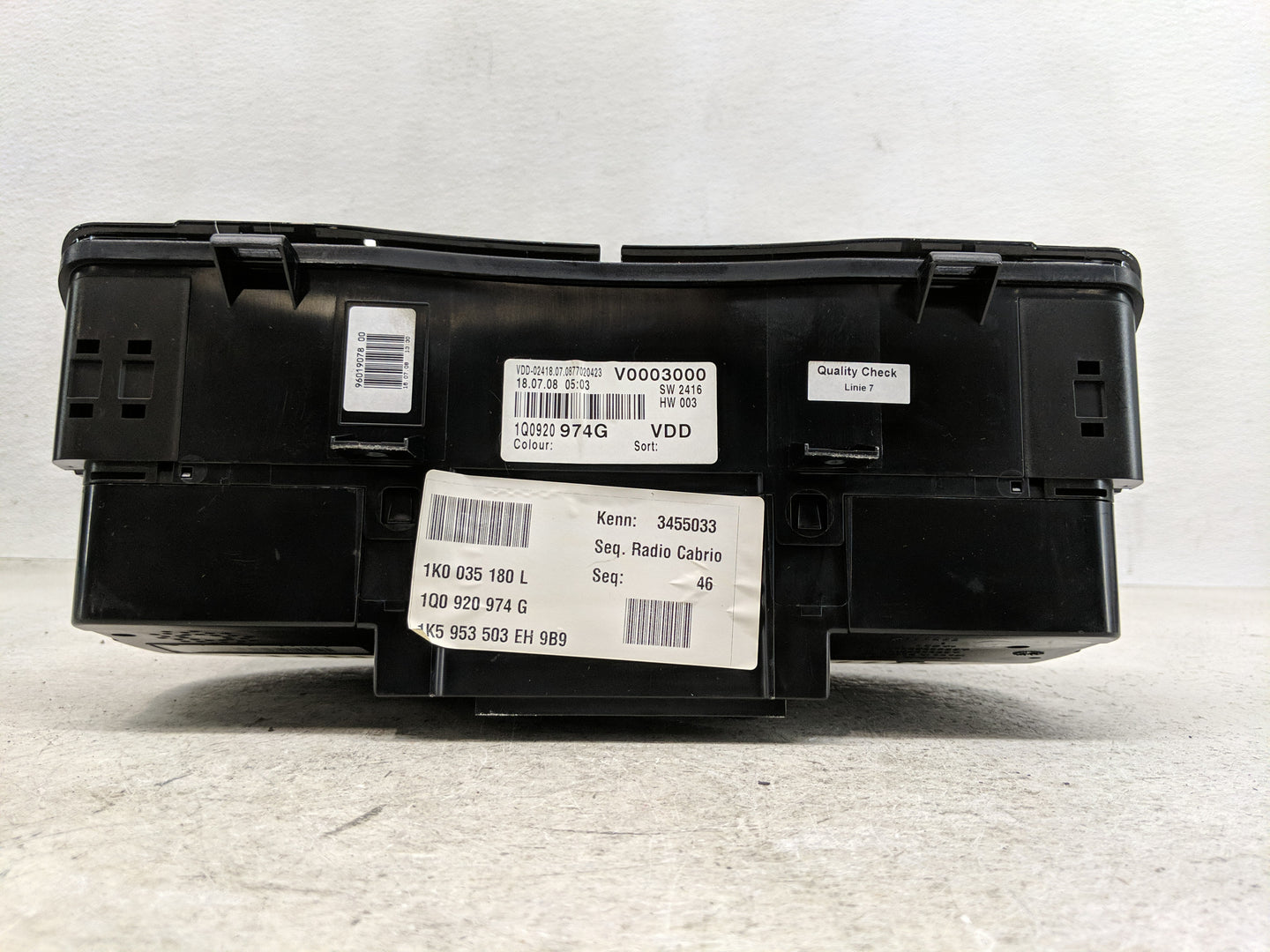 2009 Volkswagen Eos Instrument Cluster Speedometer Gauges P/N:1Q0 920 974 G 1K0 035 180 L, 1Q0920974G Fits OEM Used Auto Par