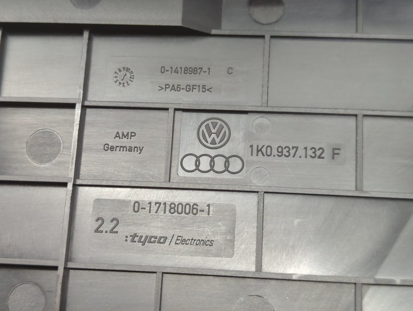 2007-2011 Volkswagen Eos Fusebox Fuse Box Panel Relay Module P/N:0-1718006-1 0-1418987-1 Fits Fits 2007 2008 2009 2010 2011 