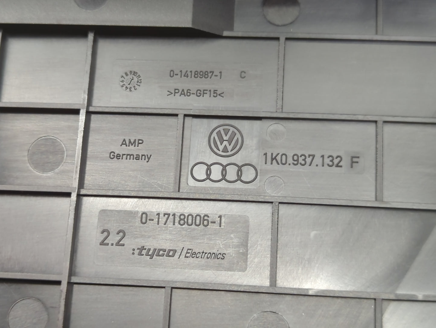 2007-2011 Volkswagen Eos Fusebox Fuse Box Panel Relay Module P/N:0-1718006-1 0-1418987-1 Fits Fits 2007 2008 2009 2010 2011 