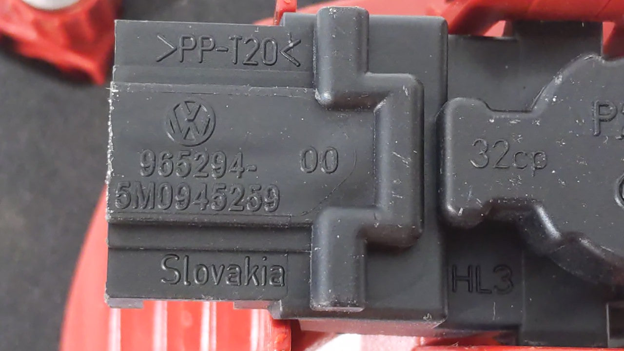 2007-2011 Volkswagen Eos Tail Light Assembly Driver Left OEM Fits Fits 2007 2008 2009 2010 2011 OEM Used Auto Parts - Oemuse