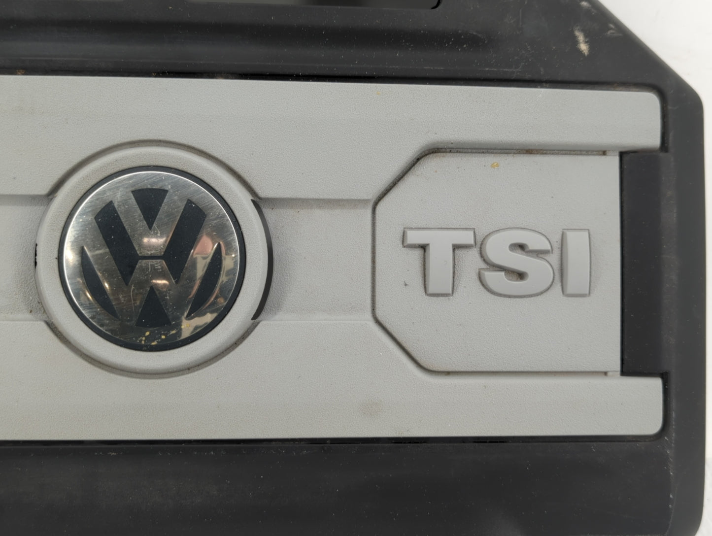 2009 Volkswagen Eos Engine Cover - Oemusedautoparts1.com